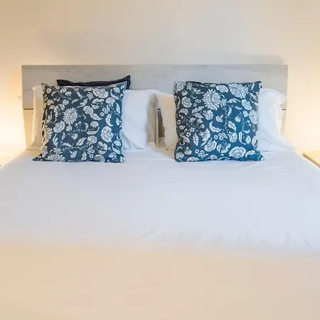 Queen Veronique Apartment