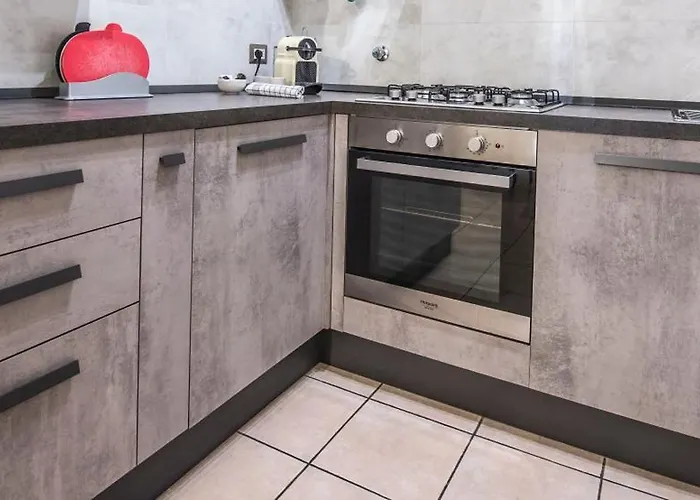 Queen Veronique * Bolonia