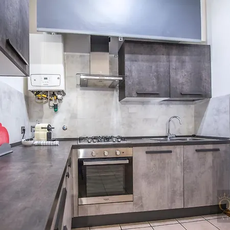 Queen Veronique Apartament *