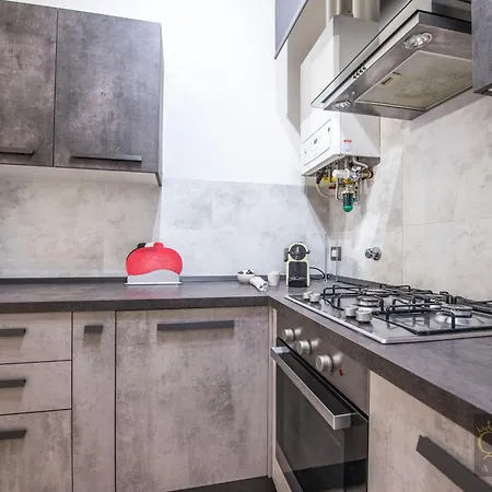 Queen Veronique Apartament Bolonia